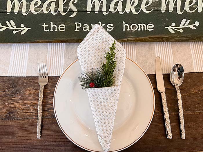 4 Napkin Folding Ideas to Spruce up Your Restaurant's Tables