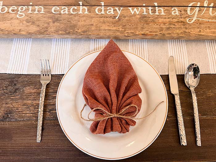 4 Napkin Folding Ideas to Spruce up Your Restaurant's Tables